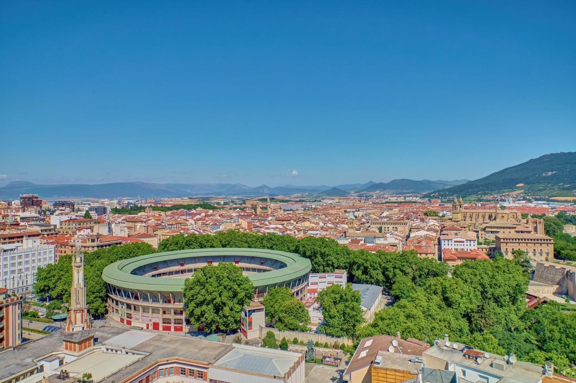 Apartamento Salesianos By Clabao Pamplona Bagian luar foto