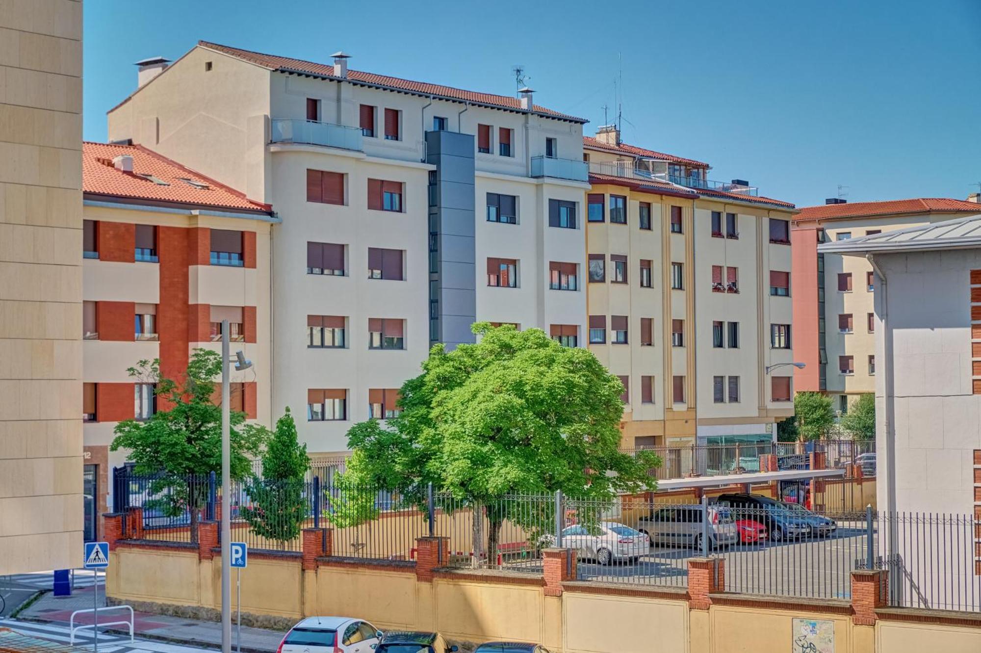 Apartamento Salesianos By Clabao Pamplona Bagian luar foto